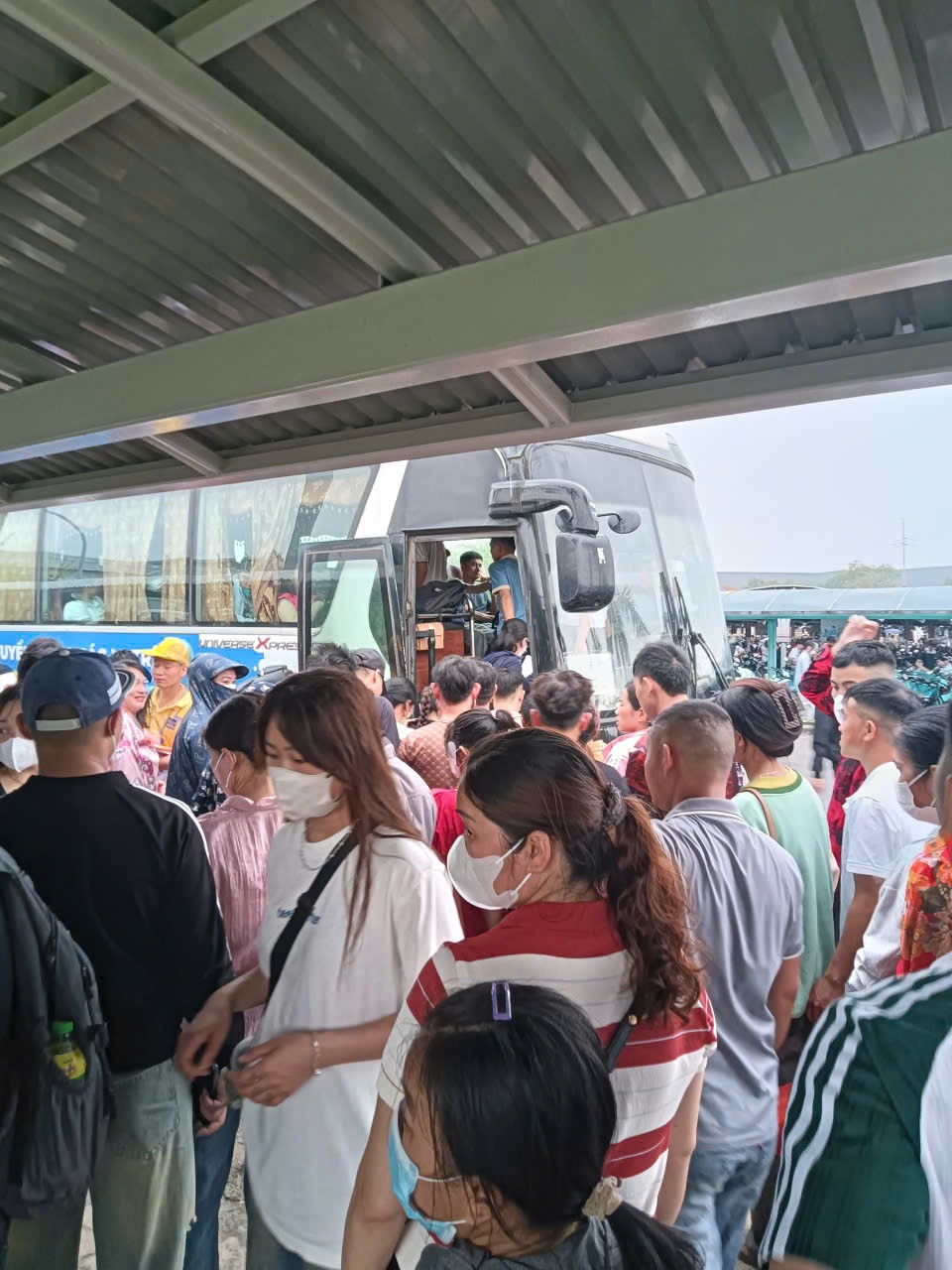 HCM hỗ trợ người lao động di chuyển